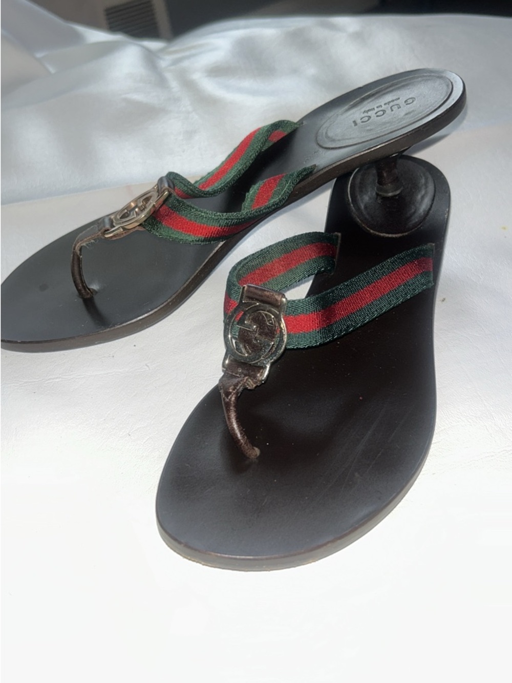 Gucci Black Leather Thong Sandals with Green and Red Web Strap